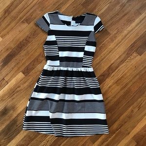 Black / White Striped Dress ▫️▪️